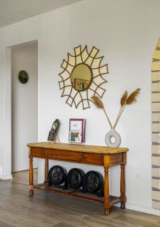 Digital Nomad's Calgary Inner City Gem 3Bd, 5Bed, Sleeps 8, Main Level - 4