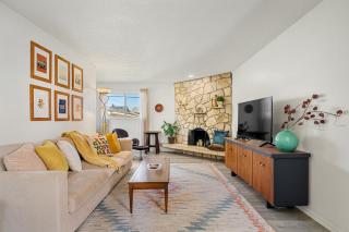 Digital Nomad's Calgary Inner City Gem 3Bd, 5Bed, Sleeps 8, Main Level - 8