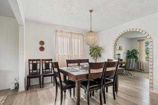 Digital Nomad's Calgary Inner City Gem 3Bd, 5Bed, Sleeps 8, Main Level - 1