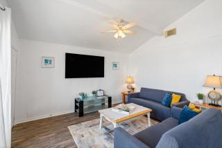 Oceanfront 2BR Cottage w Sunsets Views Comfy and Pet and Family Friendly - 3