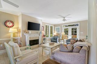 6 bd 4 and one half bath Family Friendly Beach Home with heated pool Just a block to the beach - Hilton Head Island - 6