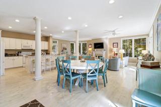 6 bd 4 and one half bath Family Friendly Beach Home with heated pool Just a block to the beach - Hilton Head Island - 4