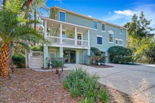 6 bd 4 and one half bath Family Friendly Beach Home with heated pool Just a block to the beach - Hilton Head Island - 8