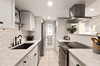 2 Bed 2 and one half Bath 34 Coligny Villa Near Beach & Plaza - 4