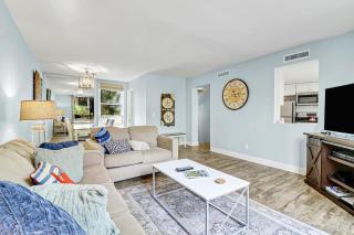 Lagoon View Villa 2 bd 2 & one half bath Steps to the Beach - 7