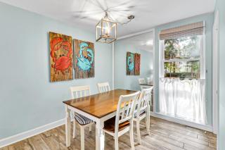 Lagoon View Villa 2 bd 2 & one half bath Steps to the Beach - Hilton Head Island - 2