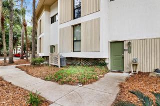 Updated Beach Villa 2 bd 2 ba just steps 2 sand - 8