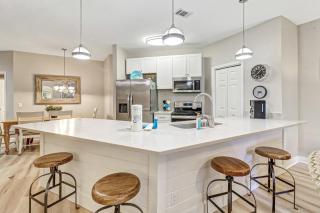 Pet Friendly 3 Bed 3 Bath #3 Ocean Breeze Villa - 2