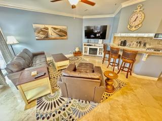 Pet Friendly Beach Villa 3 Bed 3 Bath walk to the beach pools tennis and more 16 OB - Hilton Head Island - 0