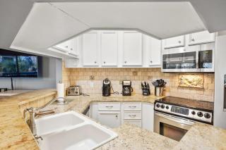 Pet Friendly Beach Villa 3 Bed 3 Bath walk to the beach pools tennis and more 16 OB - 4