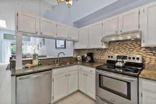 Walk to the Beach - 3 bed 3 bath beach Villa - 8006 Treetops - Hilton Head Island - 4