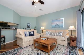 Pet Friendly Beach Life Villa 2 bed 2 & one half baths - Hilton Head Island - 0