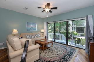 Pet Friendly Beach Life Villa 2 bed 2 & one half baths - Hilton Head Island - 8