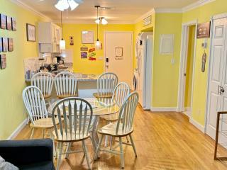 Just Steps to Folly Field Beach - 2 bd 2 ba condo - 2
