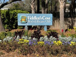 Walk to Folly Field Beach 2 bed 2 bath Golf View - Hilton Head Island - 1