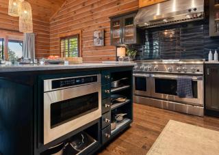 Wow Views! Hot Tub, Sauna, 85 inch TV, Pool Table - 1