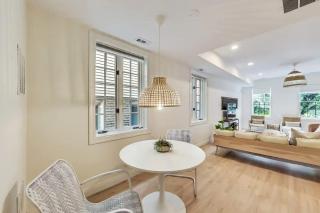 Spacious 4BR with Outdoor Oasis - Chicago - 6