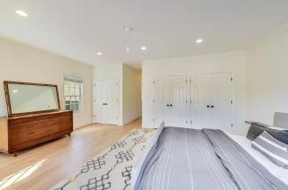 Spacious 4BR with Outdoor Oasis - Chicago - 2