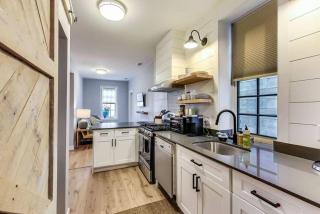 Modern 2BR with Patio & Cozy Space - Chicago - 4