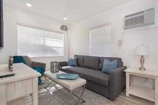 Trendy 1BR w Parking Space Walk to the Beach 8 - Hollywood - 9