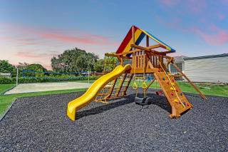 Luxurious Estate 8BR w Heated POOL & GAMEROOM - 24 Guests - Davie - 9