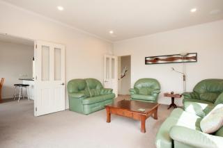 Sunny Richmond Holiday Home with Sea Views - Richmond - 4