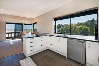 Sunny Richmond Holiday Home with Sea Views - Richmond - 2