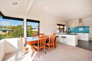 Sunny Richmond Holiday Home with Sea Views - Richmond - 1