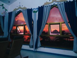 Royal Garden Resort Calitang - 9