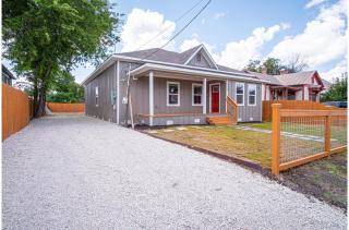 Seize the Moment 4BR3BA Gem w Downtown Views - 8