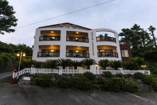 Four Season Pension - 1