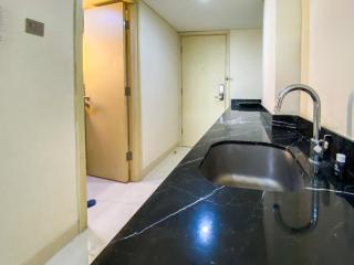 Good Deal Studio Apartment at Warhol (W/R) Residences By Travelio - Semarang - 4