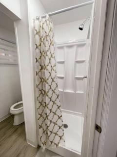 Newly Renovated One Bedroom Unit USA SIDE - Niagara Falls - 3