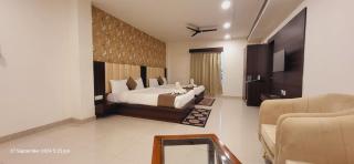 Neelkanth Hotel - Ayodhya - 4