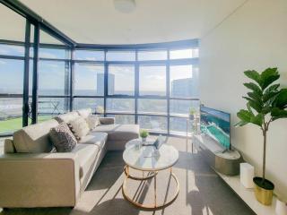 High Floor Views, Near Stadium and Parks - 3
