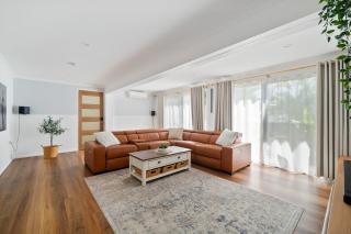 Shailer Park-House & Granny flat - Pool, Sauna-Ideal for Groups - 9
