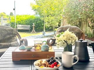 WestDockHouse -Riverside 4BR Villa with Private Dock near UBC & Golf & Airport - 3