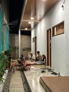 Tata Surf Hostel - Kuta Lombok - 4
