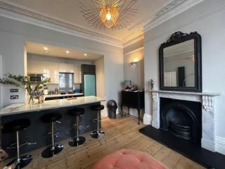 Elegant Brighton Retreat with Private Parking & Garden - Brighton & Hove - 4