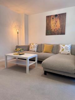 Coventry Canal House With Parking Included - 1