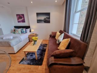 Gorgeous Studio Near Paddington Fits 3 - London - 8