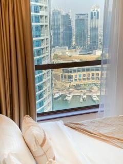 Naseem - Elegant Coastal Retreat with Stunning Marina Views - Dubai - 7
