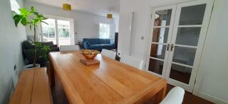 3-Bedroom Family Home. Just 5 Mins From The Beach! - 8