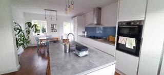 3-Bedroom Family Home. Just 5 Mins From The Beach! - 7