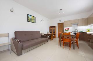 Spacious House with Parking & Garden by Noclegi Renters - Varsavia - 4