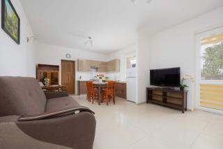 Spacious House with Parking & Garden by Noclegi Renters - Varsavia - 6
