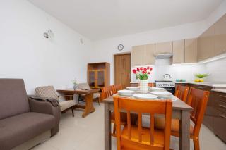 Spacious House with Parking & Garden by Noclegi Renters - Varsavia - 1