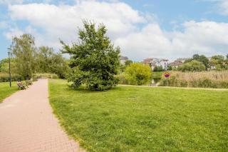 Spacious House with Parking & Garden by Noclegi Renters - Varsavia - 5