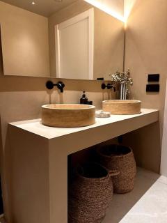 Modern canal-side loft with private garden - 6