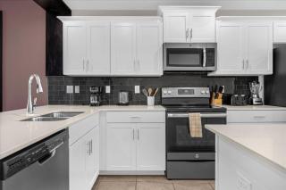 Last Minute Disney Getaway! Private Pool, Hot Tub & Games Room. Book Now! #71951 - Kissimmee - 1